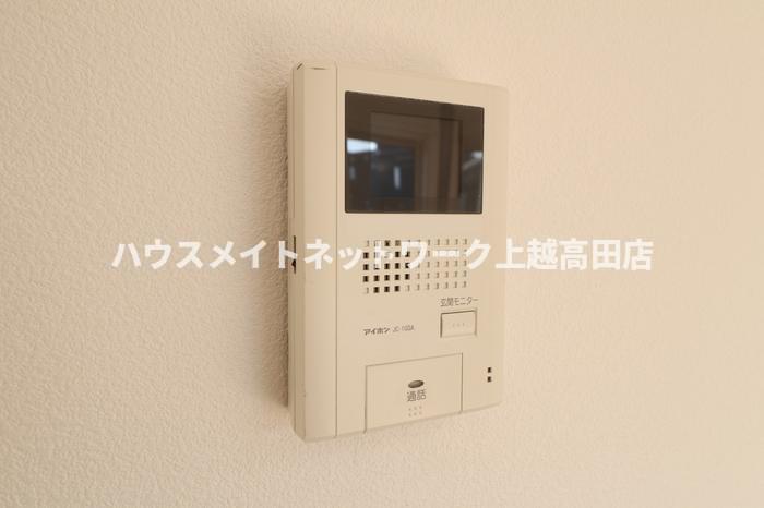 セキュリティ　モニターホン（参考同型107号室室内写真）