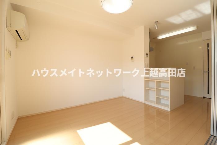 居室・リビング　ＬＤＫ9.0帖（参考同型107号室室内写真）