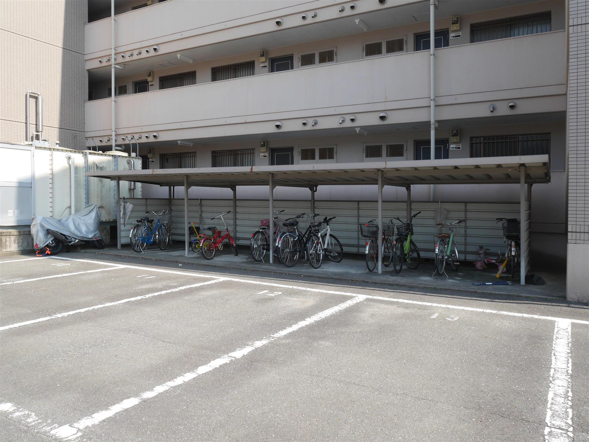 エントランス　駐車場