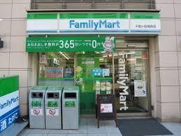 コンビニ　ファミリーマート 千駄ヶ谷鳩森店（コンビニ）まで284m
