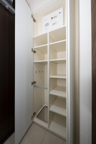 玄関　収納もある玄関です