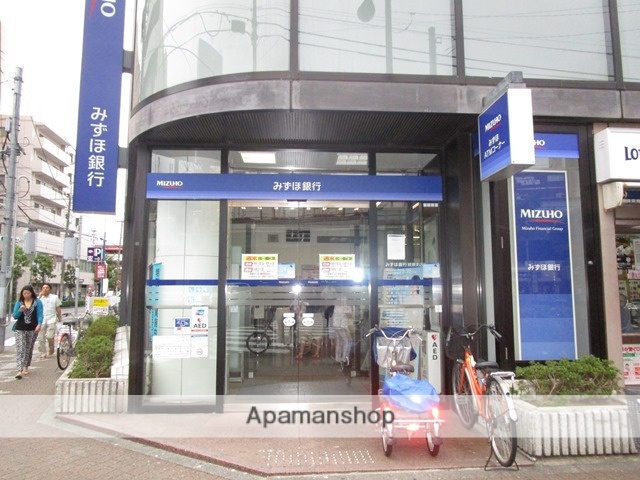銀行　（株）みずほ銀行／綾瀬支店（銀行）まで402m