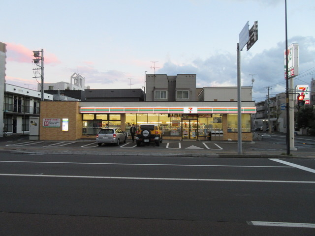 コンビニ　セブンイレブン 札幌北23条店（コンビニ）まで347m