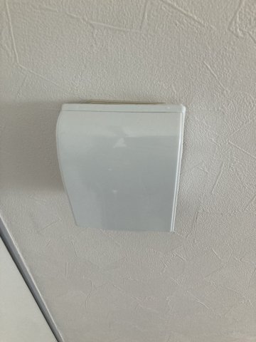 その他設備　入口入ってすぐのスイッチカバー付き