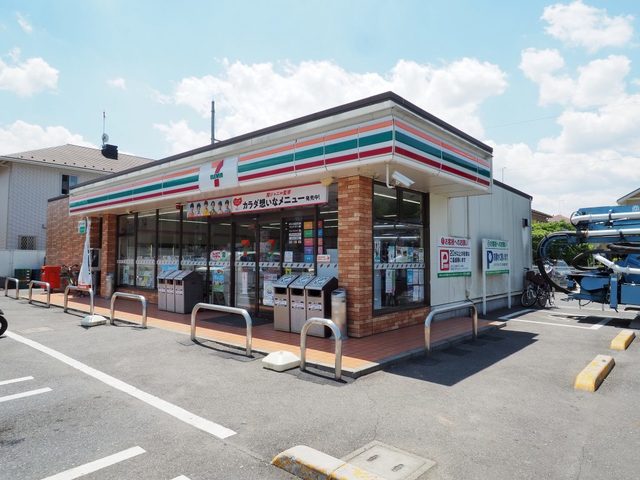 コンビニ　セブンイレブン吉川平沼店（コンビニ）まで400m