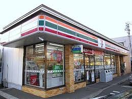 コンビニ　セブンイレブン北広島駅前店（コンビニ）まで519m