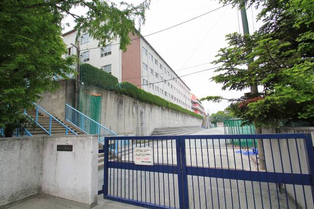 中学校　名古屋市立御幸山中学校（中学校）まで1100m
