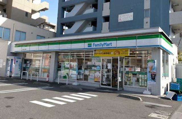 コンビニ　ファミリーマート都筑北山田店（コンビニ）まで598m