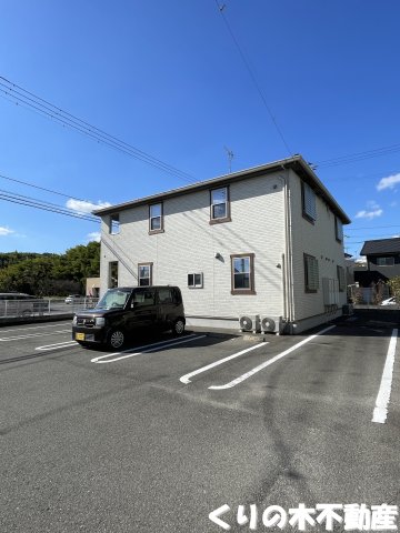 駐車場　駐車場があるので、車を買う予定の方も安心です