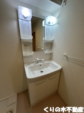 洗面設備　反転同タイプのお部屋です（現況を優先します）