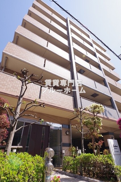 建物外観　鉄筋コンクリート造7階建ての物件！