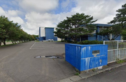 中学校　室蘭市立港北中学校（中学校）まで2001m