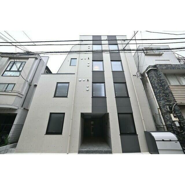 建物外観　鉄筋コンクリート造のがっちりとした建物。