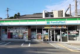 コンビニ　ファミリーマート鈴蘭台東口店（コンビニ）まで262m