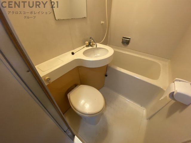 トイレ　浴室内にトイレあり