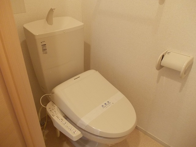 トイレ　温水洗浄便座