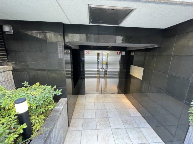 エントランス　ブライズ御茶ノ水　文京区本郷2