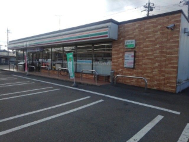 コンビニ　セブンイレブン貝沢町店（コンビニ）まで800m