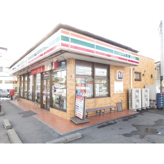 コンビニ　セブンイレブン箕輪バイパス店（コンビニ）まで520m