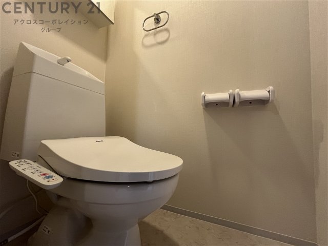 トイレ　温水洗浄便座付きのトイレです♪