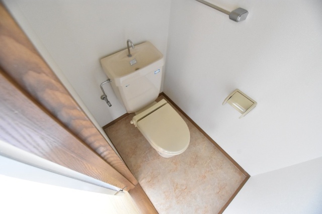 ＪＲ中央線 西八王子駅 徒歩15分 4階建 築31年のトイレ写真
