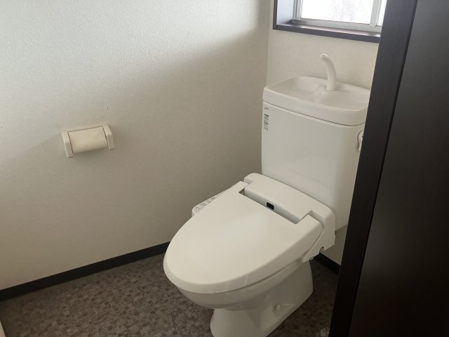 ＪＲ山陽本線 魚住駅 徒歩9分 2階建 築50年のトイレ写真