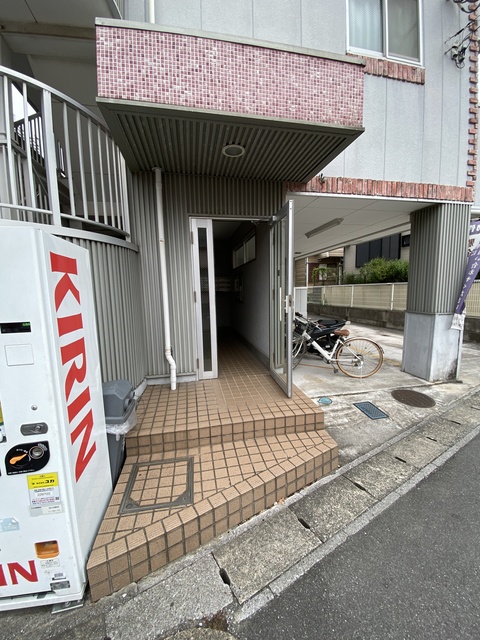 東京メトロ東西線 浦安駅 徒歩13分 3階建 築26年の外観写真