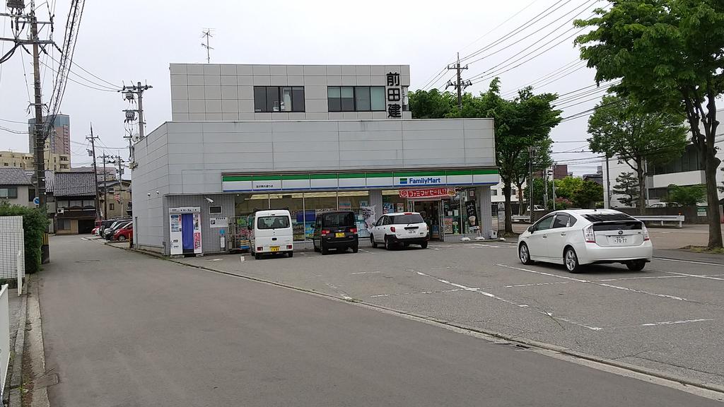 コンビニ　ファミリーマート金沢東大通り店（コンビニ）まで250m