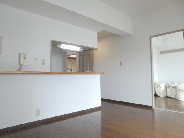 ＪＲ山陽本線 大久保駅 徒歩6分 8階建 築29年の居間写真