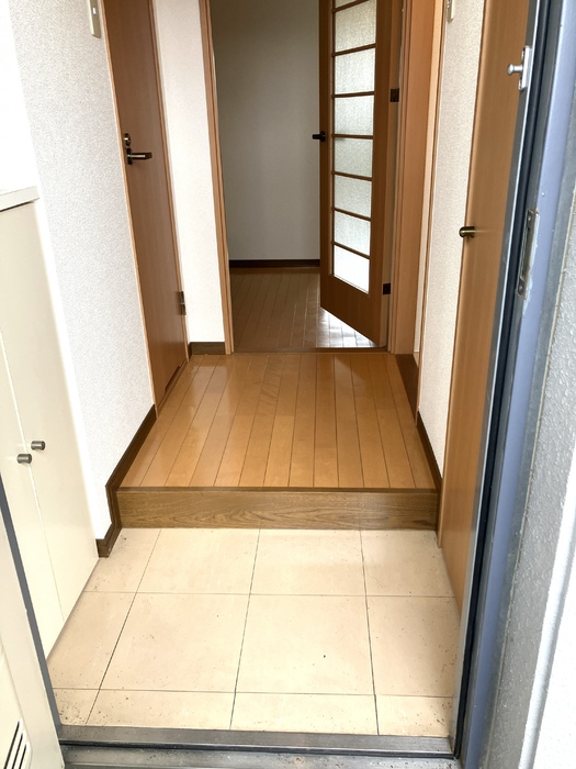 ＪＲ山陰本線 乃木駅 徒歩31分 4階建 築24年の玄関写真