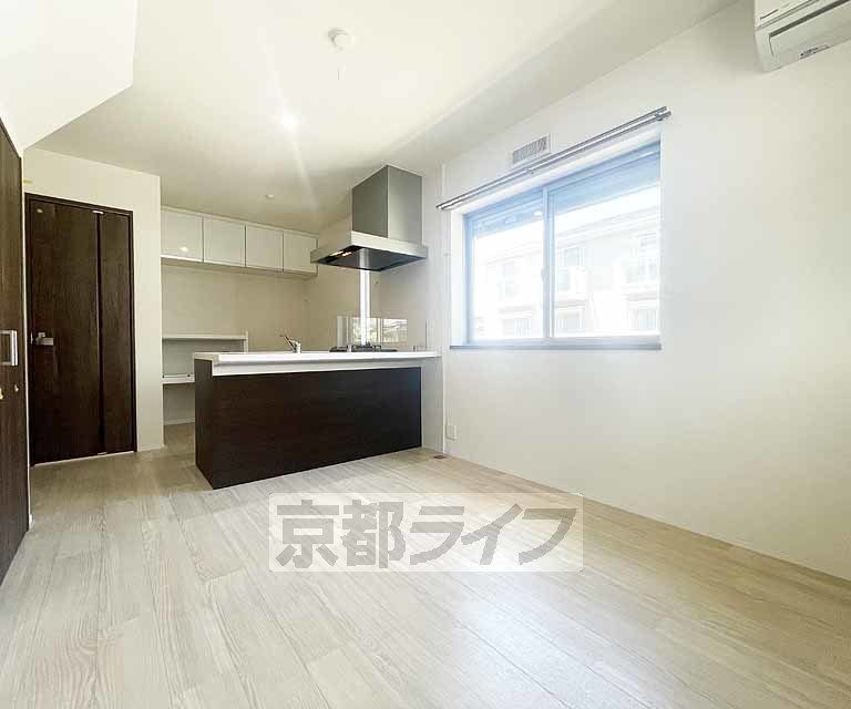 居室・リビング　落ち着いた雰囲気のお部屋です