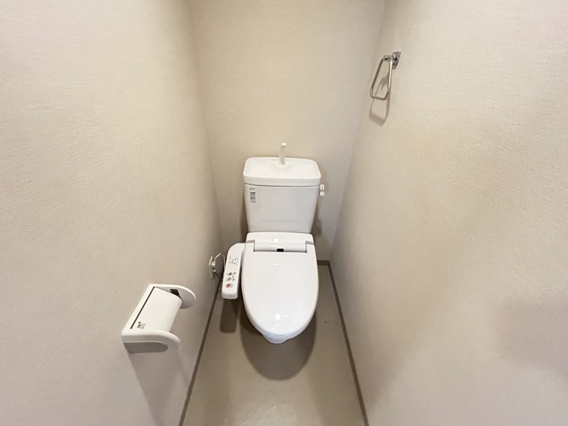 阪急京都線 淡路駅 徒歩3分 14階建 築18年のトイレ写真