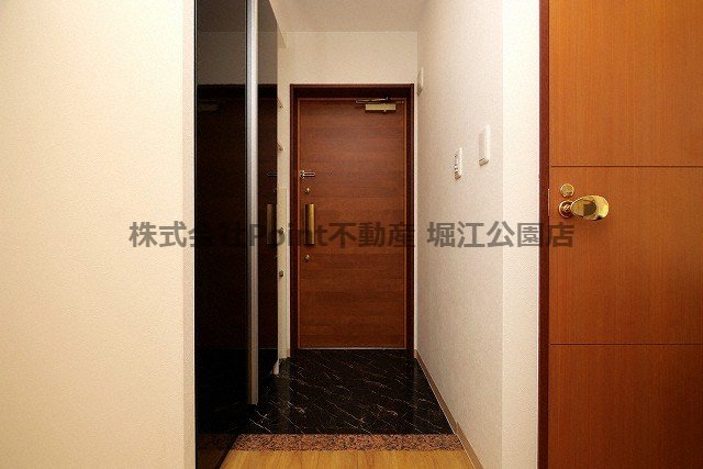 地下鉄四つ橋線 肥後橋駅 徒歩8分 12階建 築20年の玄関写真