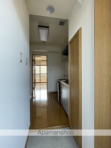 仙台市地下鉄南北線 泉中央駅 徒歩7分 3階建 築26年の玄関写真