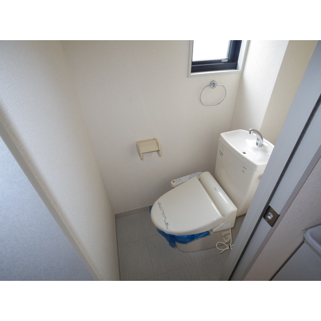 フレグランスあかざわ A棟のトイレ写真
