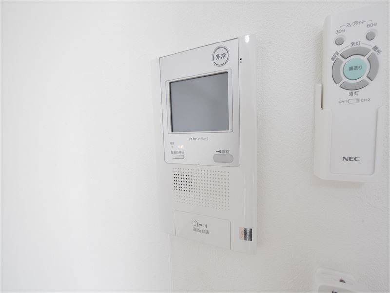 セキュリティ　モニター付きインターホン