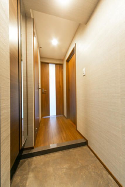 玄関　写真は同タイプ住居です