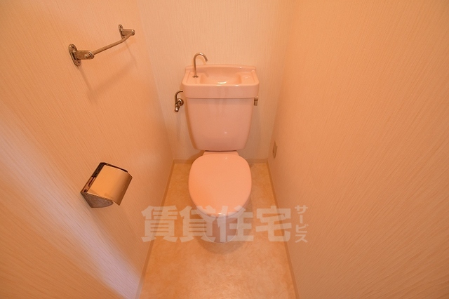 地下鉄中央線 高井田駅 徒歩15分 7階建 築41年のトイレ写真