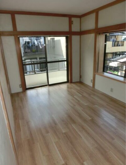 ＪＲ京浜東北線 蕨駅 徒歩10分 3階建 築36年の居間写真