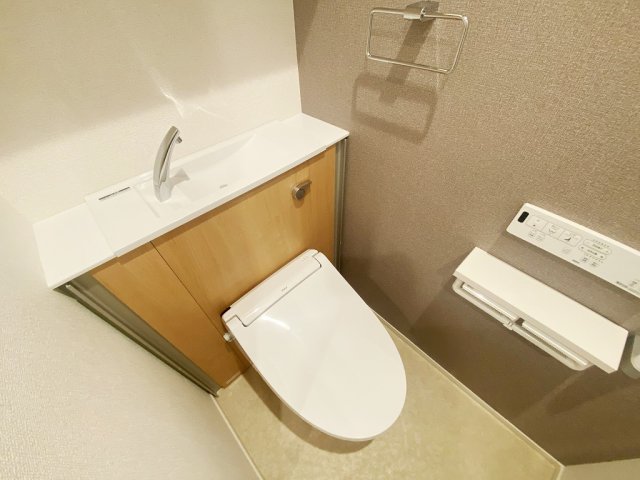 トイレ　別号室の参考写真です。