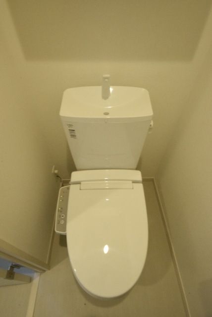 トイレ　温水洗浄便座付き