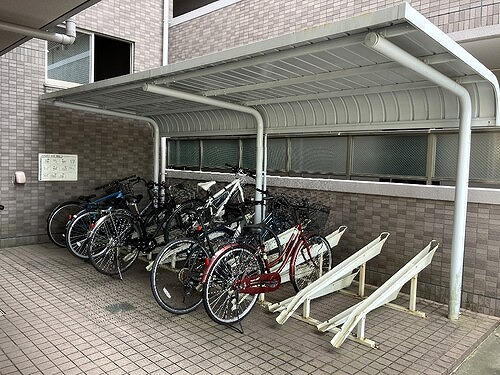 その他　駐車場（エントランス横）　※2024年10月撮影