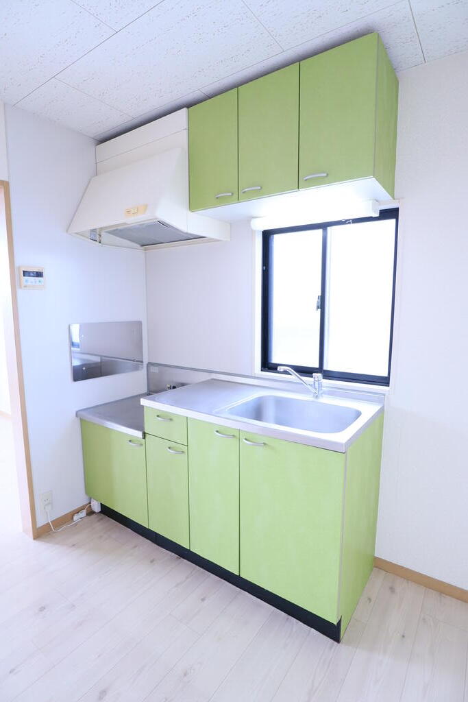 キッチン　キッチンには窓があり明るいです