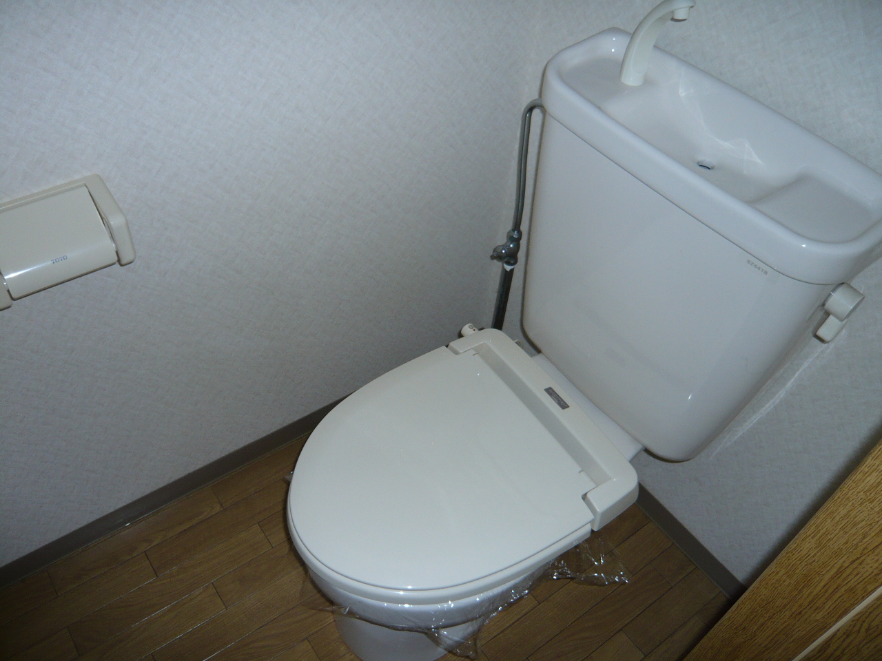東武伊勢崎線 太田駅 徒歩10分 2階建 築30年のトイレ写真