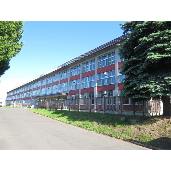 中学校　旭川市立東陽中学校（中学校）まで738m