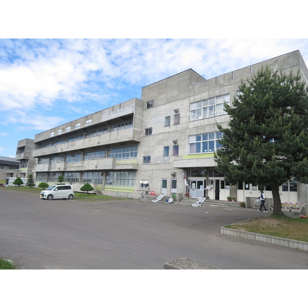 小学校　旭川市立東栄小学校（小学校）まで819m