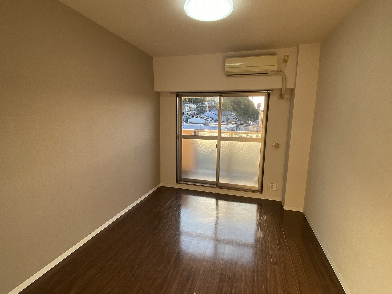 居室・リビング　※退去前のため、以前の写真を使用しています。