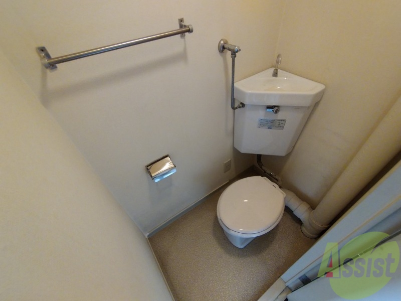 トイレ　こちらはトイレです。清潔感があり、安心して使用できます。