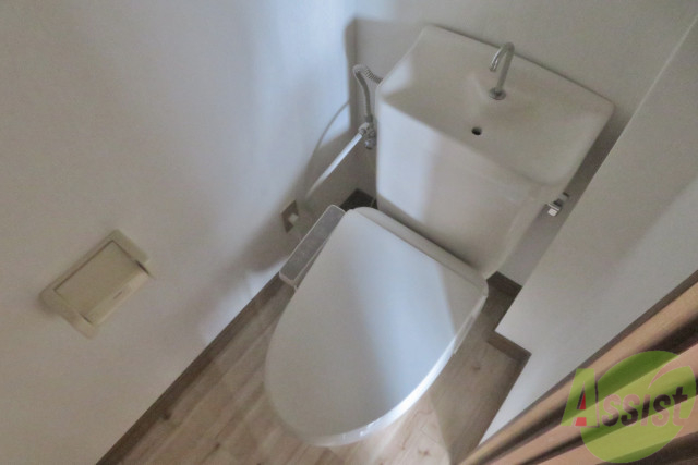 トイレ　トイレは温水洗浄付き。これは個人的に外せません。
