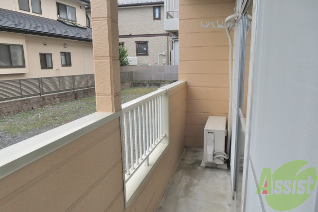 バルコニー　バルコニーも広々で洗濯物も干しやすい。